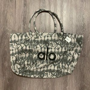 Alo Yoga Shopper Tote Bag